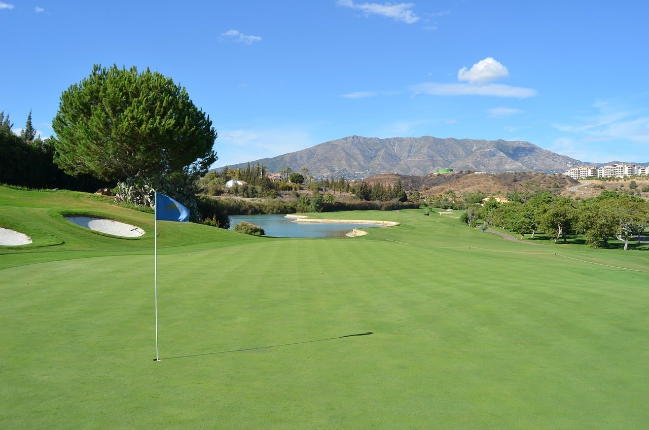 How Many Acres Do You Need for A Golf Course
