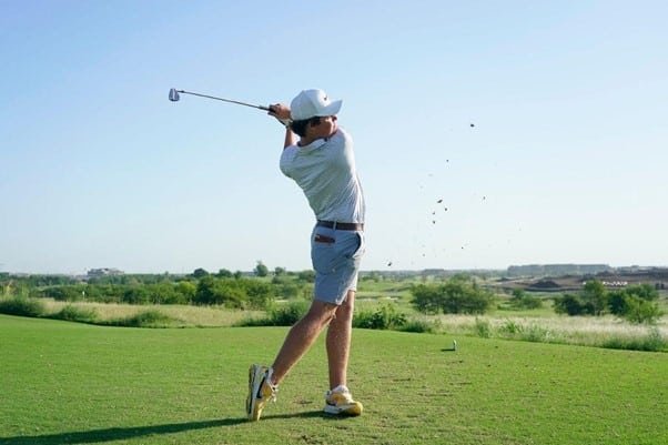 a man is playing golf in a golf course